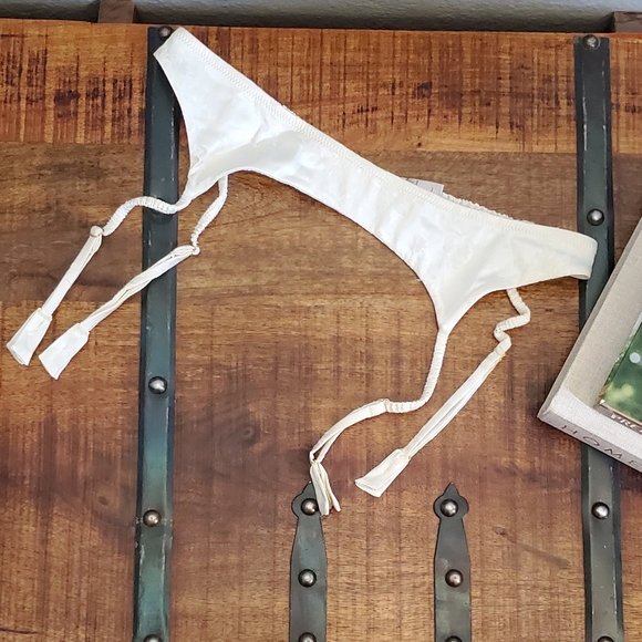 Victoria's Secret Other - 🤍 Victoria's Secret White Floral Garter Belt 🤍